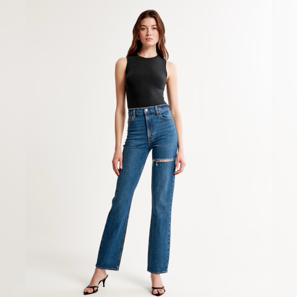 Abercrombie & Fitch Ultra High Rise 90s Straight Jean 26 Short